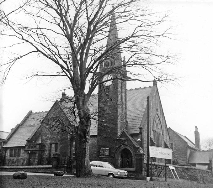Methodist Church c1966.JPG - The Methodist Church - date of photograph thought to be around 1966  ( Similar to the next two images but in this one the Chapel Walk sign is leaning against the wall) 